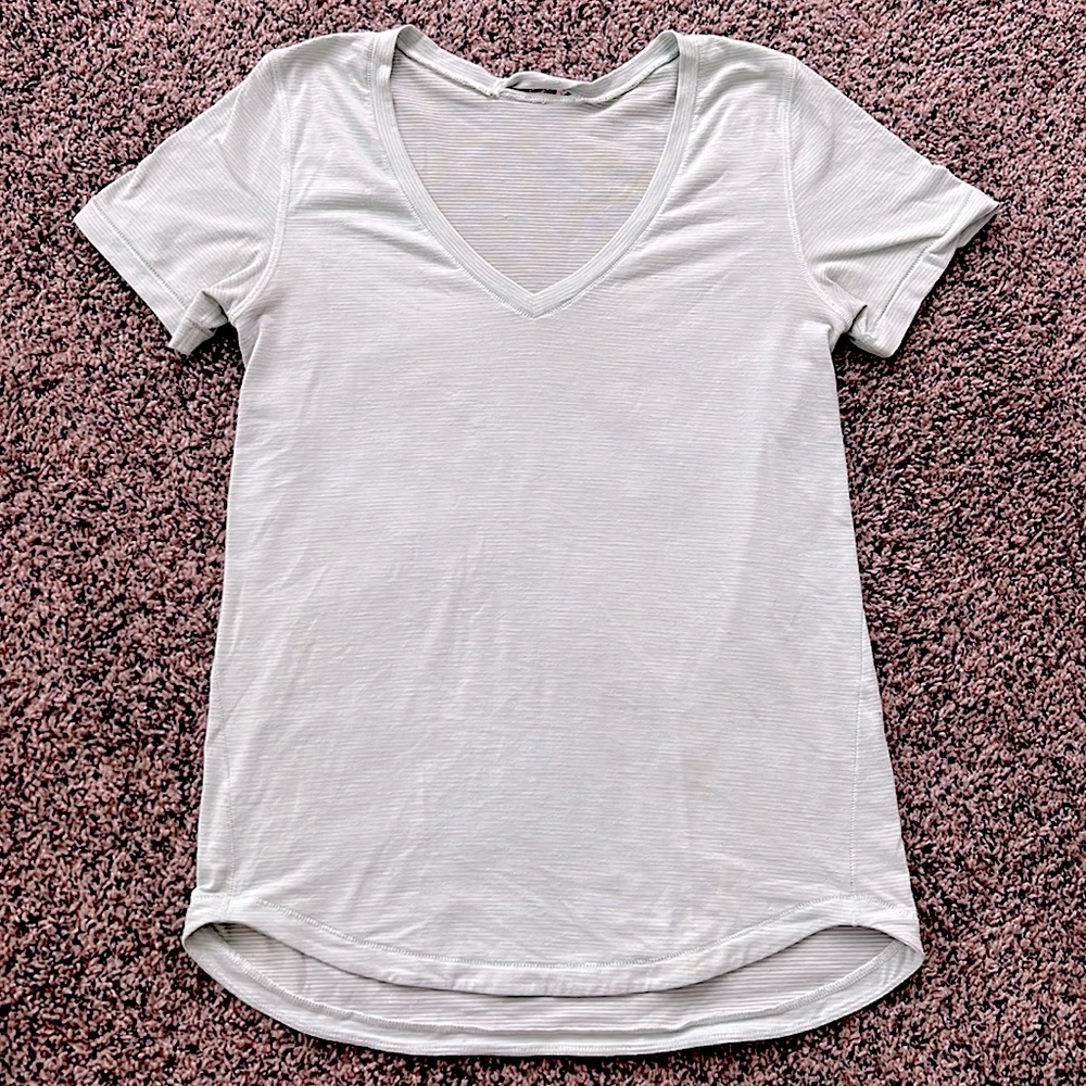 Lululemon V Neck Love Tee T Shirt Size 4 Small Mint Green